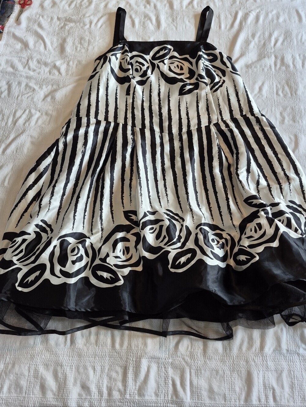 Dressbarn women's size 24W black & white rose design dress flowy VGUC